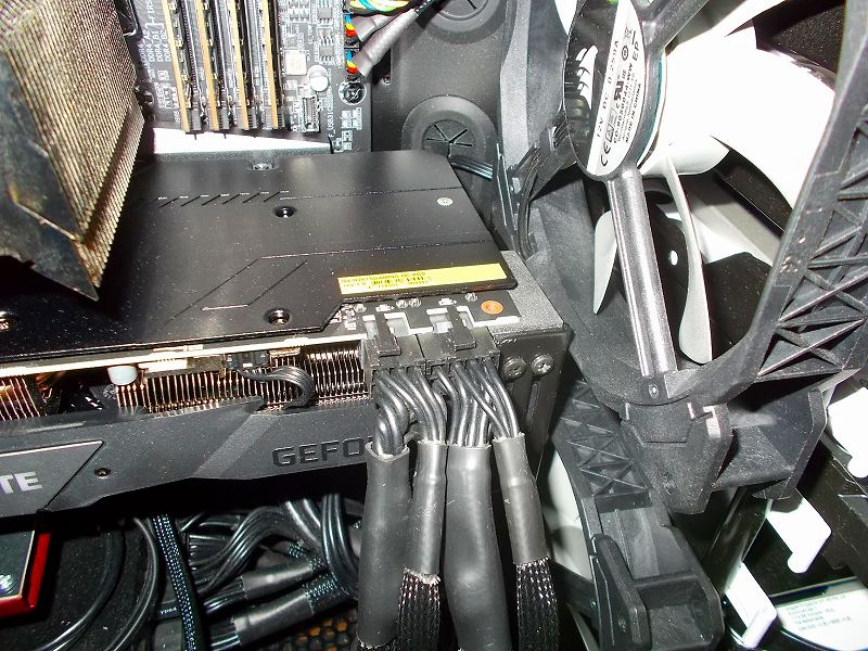 第 3 世代 Ryzen CPU（Zen 2） 自作 PC 組立、PC ケース Fractal Design Define R5 組み込み・セットアップ作業、ビデオカード MSI Radeon RX Vega 64 Air Boost 8G OC から GIGABYTE GeForce RTX 2070 SUPER GAMING OC 3X 8G 交換、ビデオカード垂れ下がり防止 長尾製作所 VGA サポートステイ L 自己粘着式 N-VGASTAY02-LONG 設置