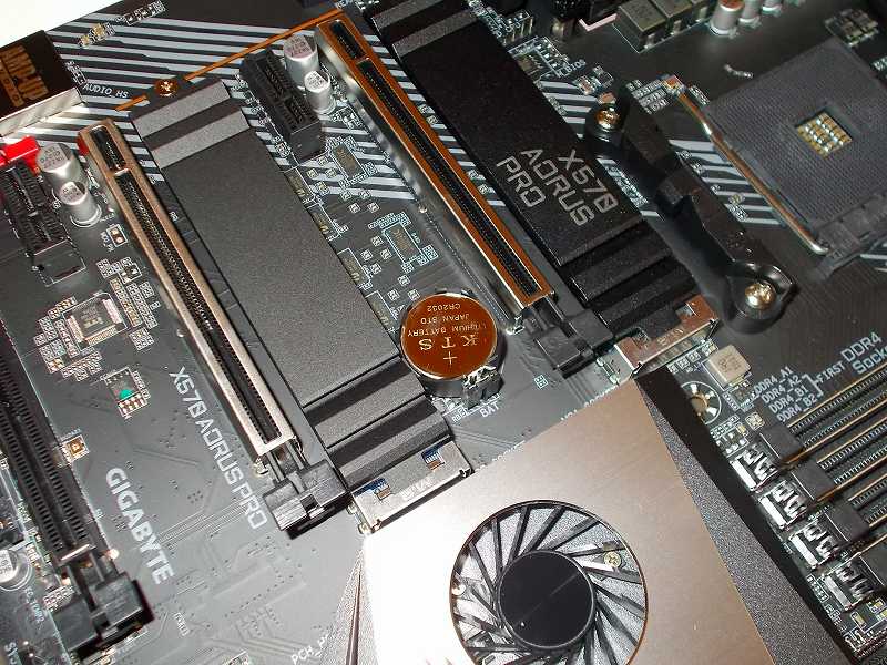 第 3 世代 Ryzen CPU（Zen 2）でこだわりの自作 PC を仮組！テストベンチ動作確認編、マザーボード GIGABYTE X570 AORUS PRO rev.1.0 CR2032 KTS コイン形リチウム電池