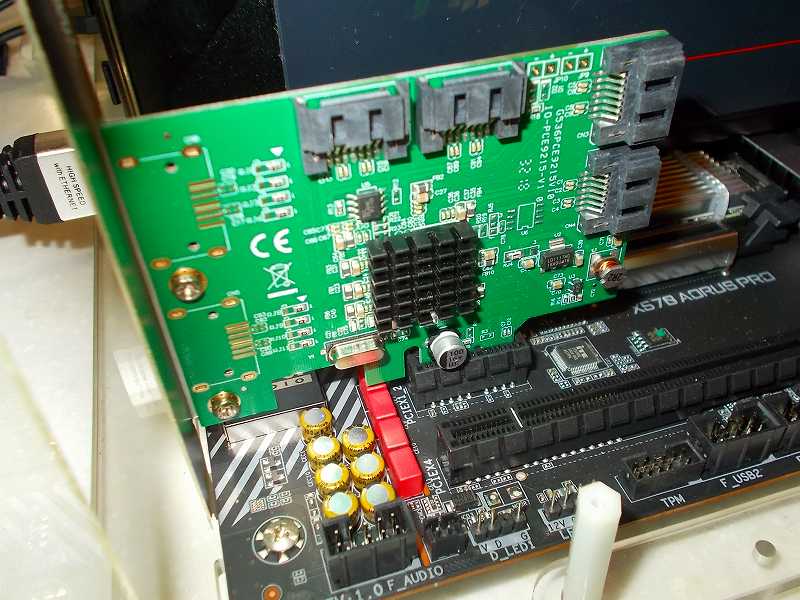 第 3 世代 Ryzen CPU（Zen 2）でこだわりの自作 PC を仮組！テストベンチ動作確認編、SATA カード I/O Crest PCIe SATA カード 4ポート（Marvel 88SE9215）、マザーボード GIGABYTE X570 AORUS PRO rev.1.0 PCIe（PCIEX1_2） スロット接続