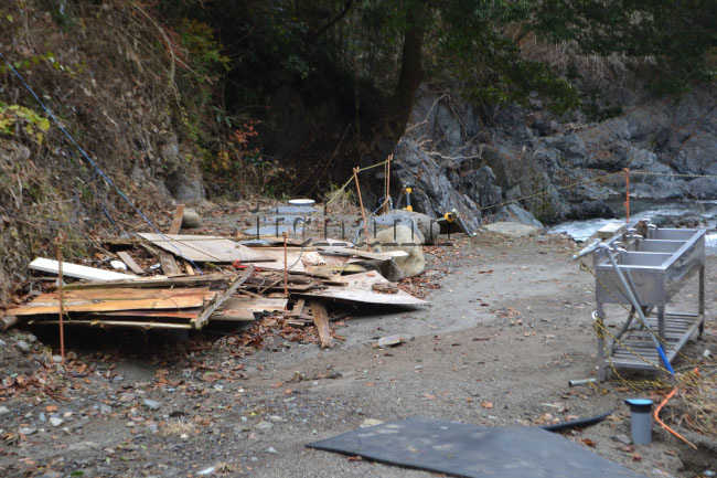 何がなんでもキャンプだし 久保キャンプ場　KB　台風　被害　道志川　ターザンロープ　土砂　堆積　サイト　崩壊