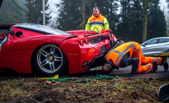 Ferrari-Enzo-crash 2022-1-19