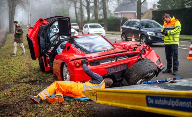 Ferrari-Enzo-crash678 2022-1-19