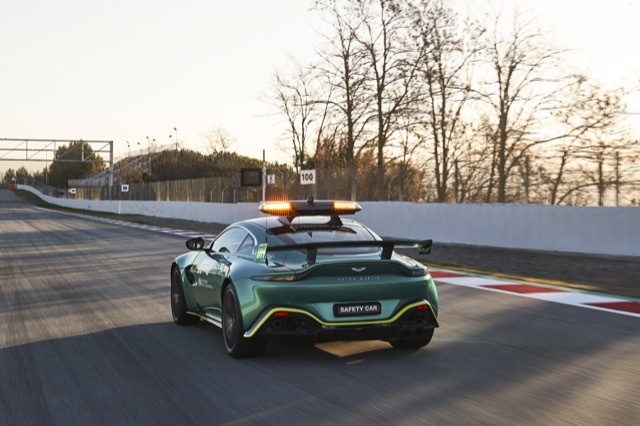Aston_Martin_continues_to_lead_the_way_with_Official_Safety_Car_of_Formula_1ﾂ_04 2022-2-27