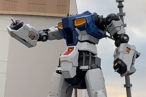 福岡の実物大立像「RX-93ffν ガンダム」、腕部装甲取り付け完了（動画あり）t
