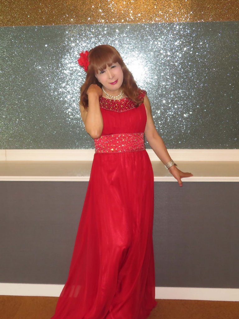 赤色のロングドレス(2) - 星野愛(めぐみ)のブログ