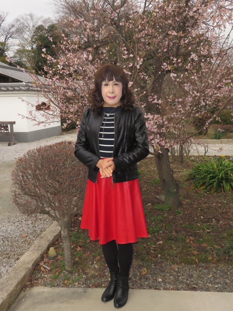 黒レザージャケットに赤レザースカート(1) - 星野愛(めぐみ)のブログ