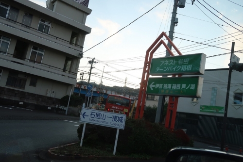 小田原城前　箱根登山バス