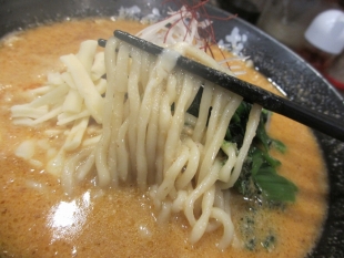 太威　ﾁｰｽﾞ味噌担々麺　麺