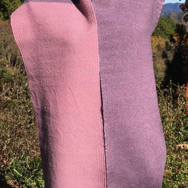 アルパカ100コチニール染め濃い藤色とピンク色のバイカラー
