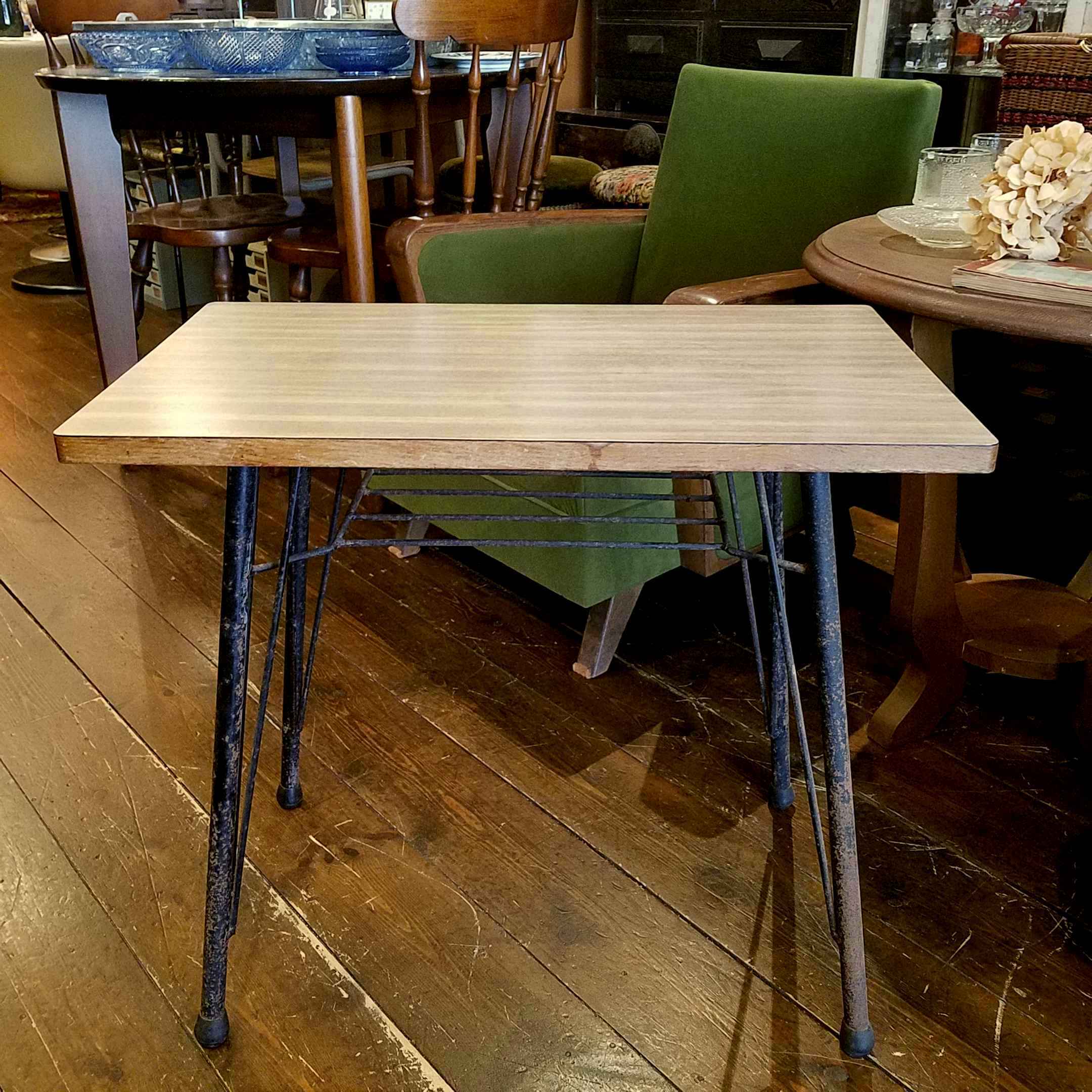 昭和レトロなデコラ板の鉄脚テーブル - [Sold Out]過去の販売商品