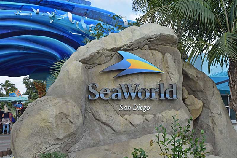 0319-seaworld-shows-attractions-sign.jpg